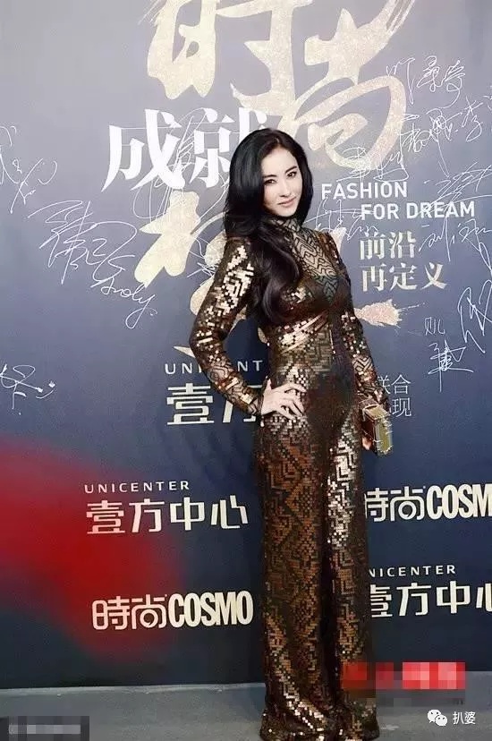 为什么钱和美貌，都有拯救不了这些女明星的时尚品味？-27.jpg